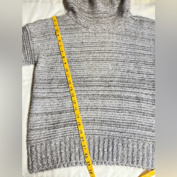 OLIVE & OAK Gray and white fuzzy cowl neck sweater size L - Picture 12 of 13